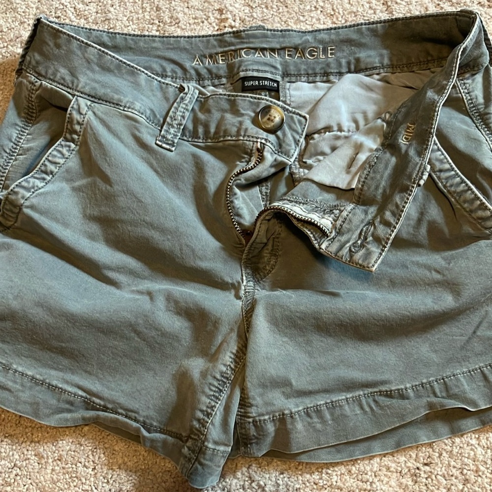 American Eagle Midi Grey shorts 2